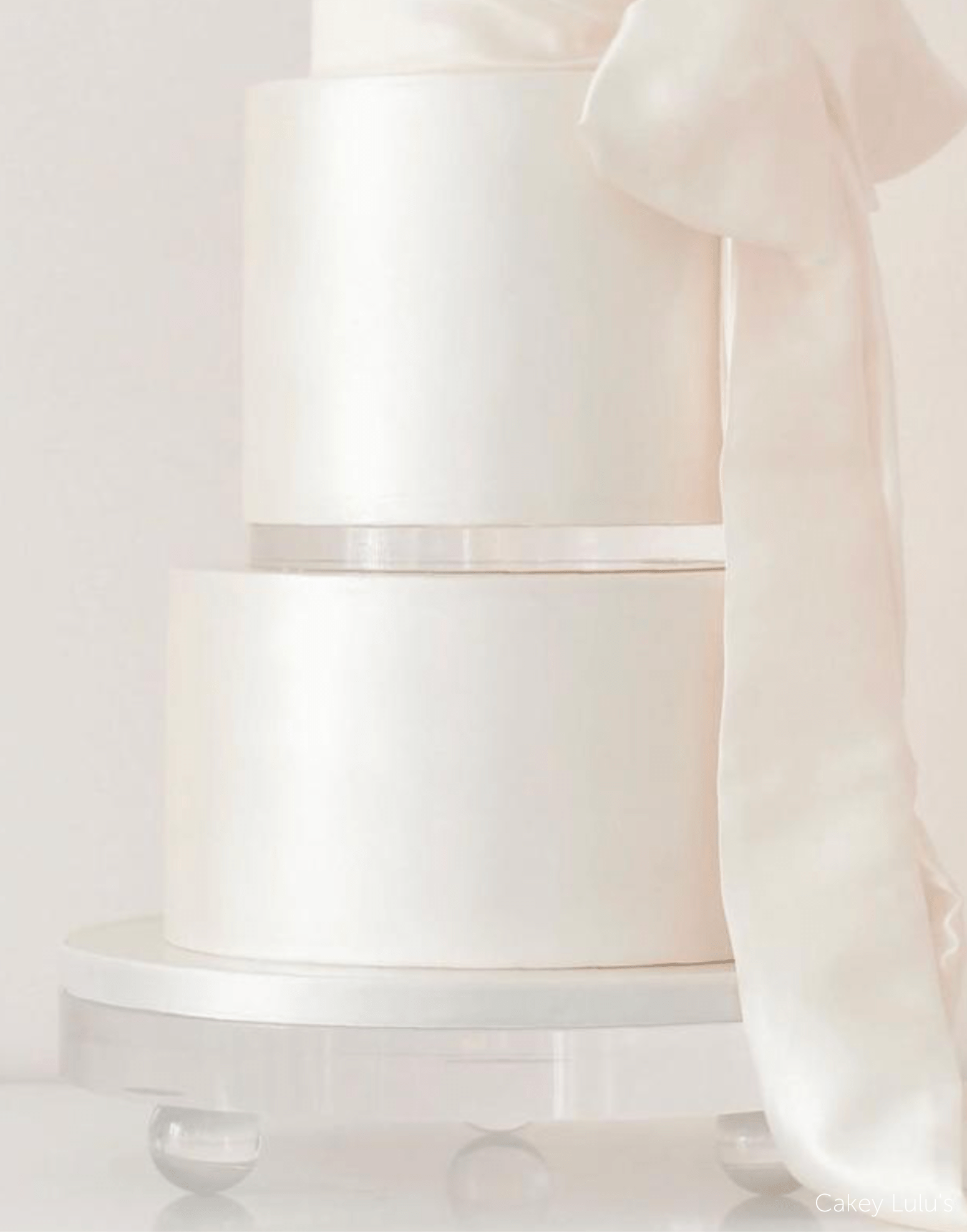 15mm Round Ultra Polished Clear Acrylic Cake Spacers - Prop Options