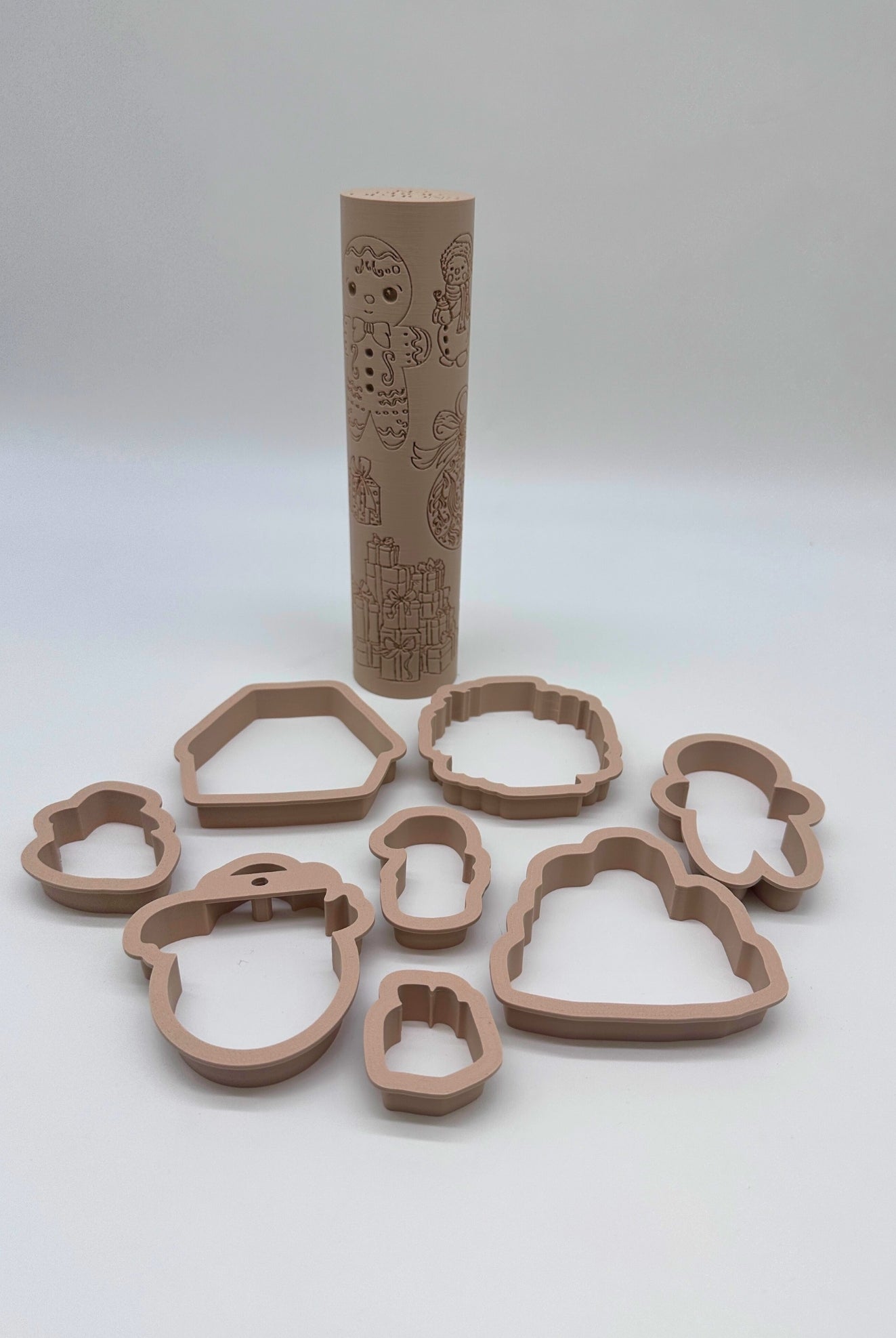 N2 - HOLIDAY SEASON ROLLING PIN AND CUTTER SET