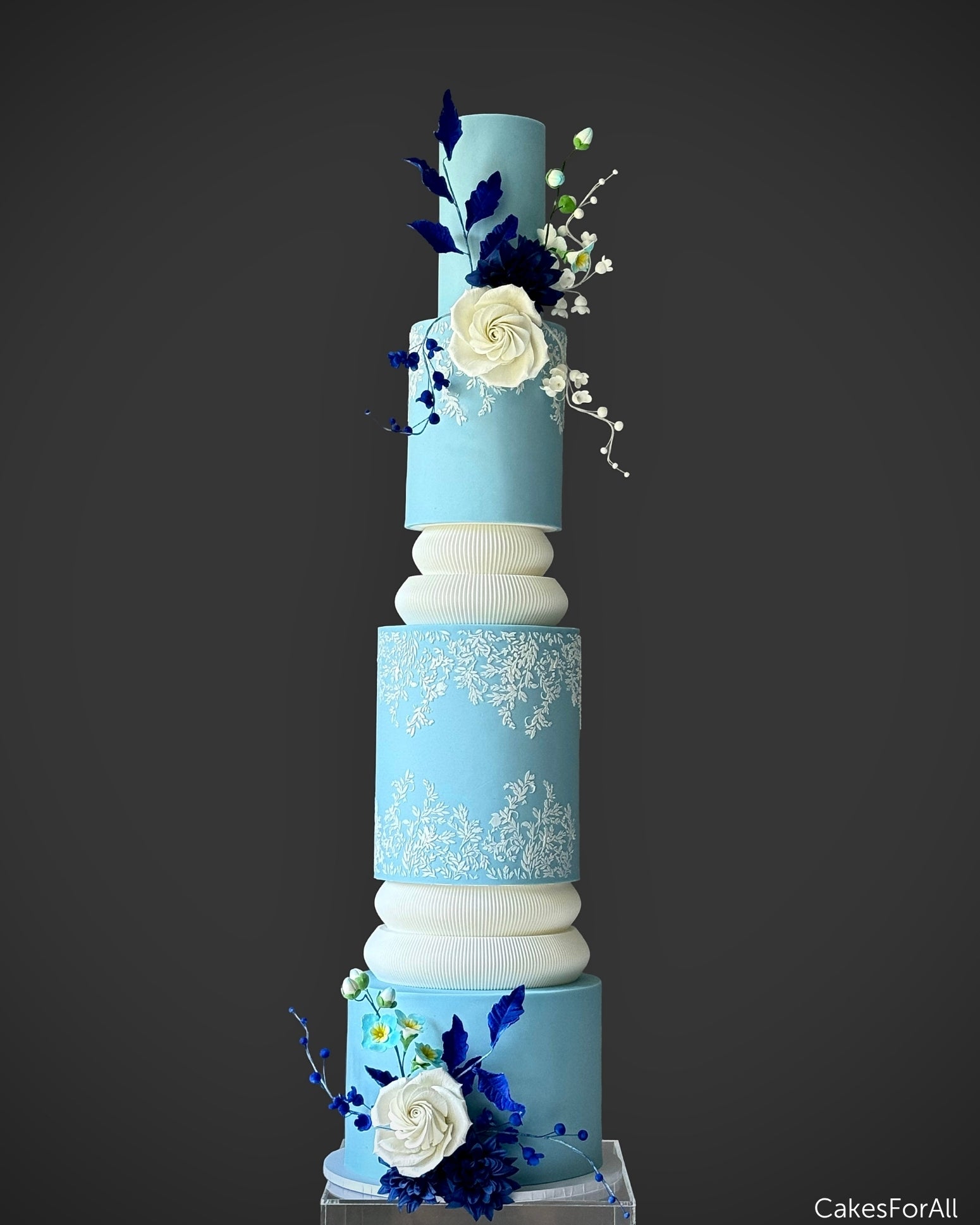 The Ola Spacer reeded modular cake separator, Prop Options x CakesForAll