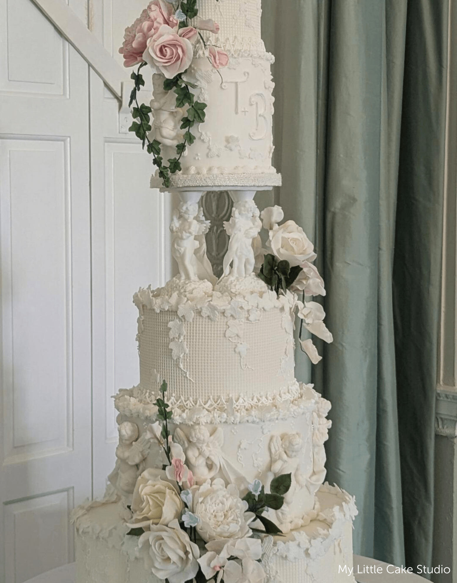 Cherub Cake Separator - Prop Options