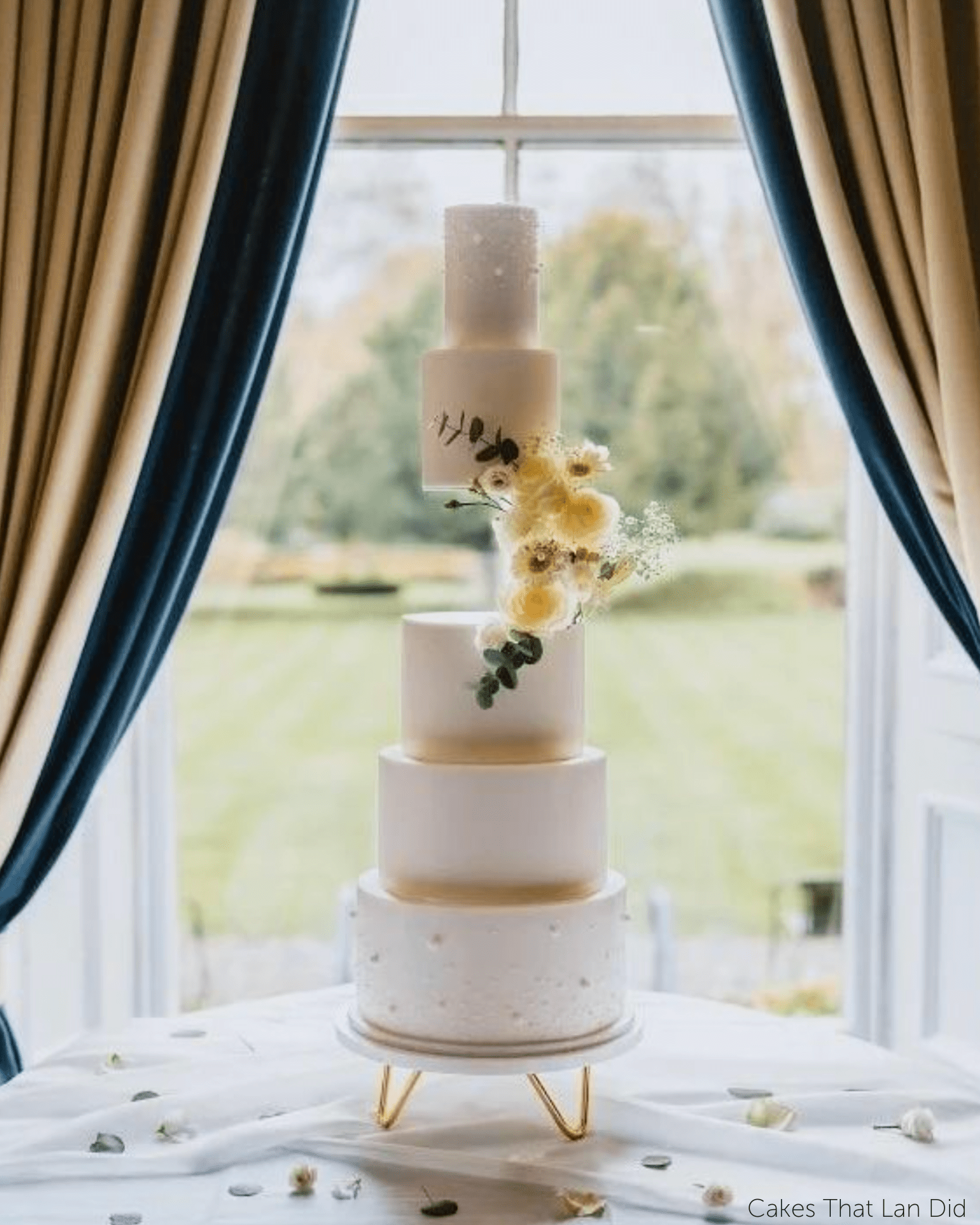 PropBundle - Round Floating Side Bar PropSecure® Cake Separator, Pins & Cake Board - Prop Options