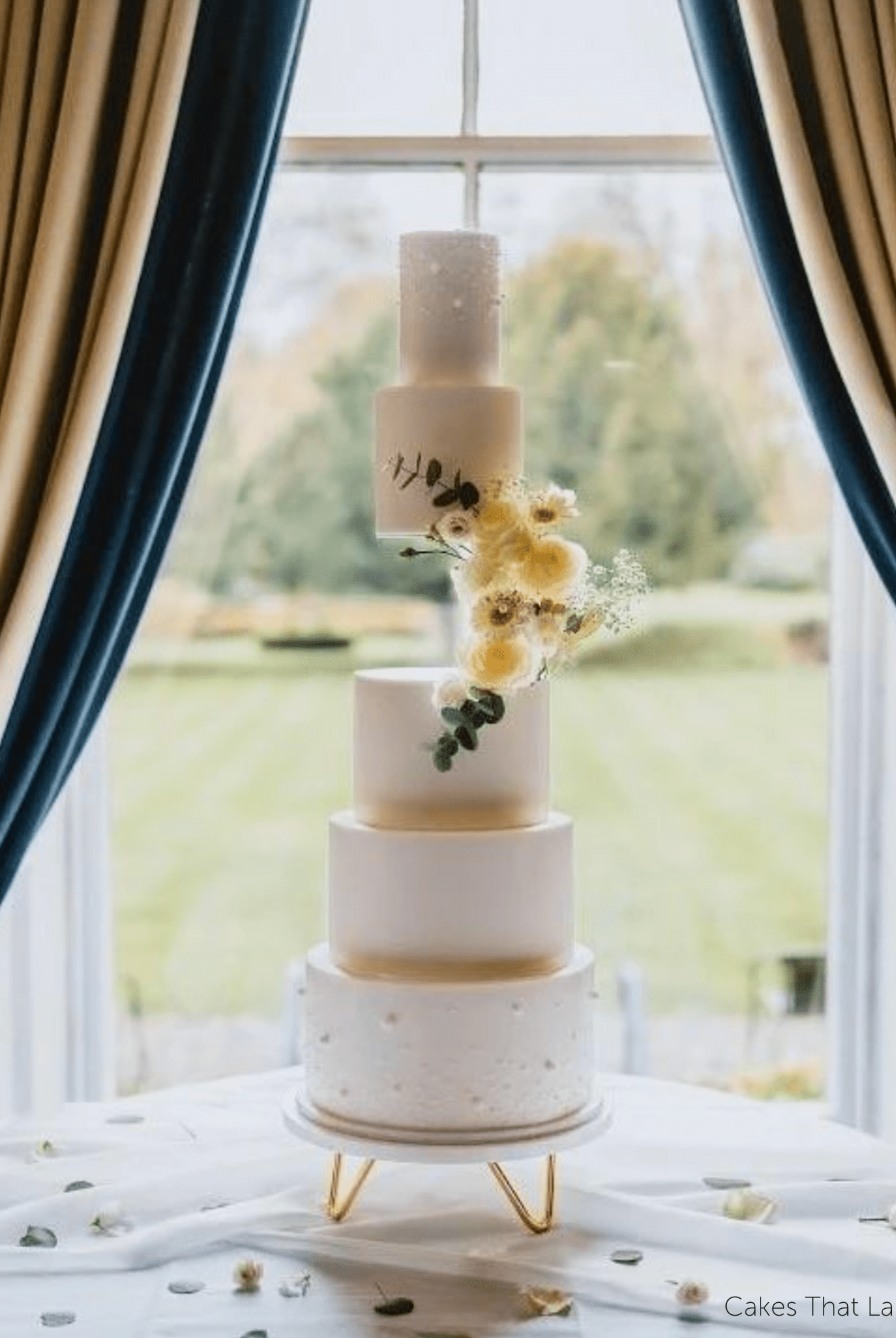 PropBundle - Round Floating Side Bar PropSecure® Cake Separator, Pins & Cake Board - Prop Options