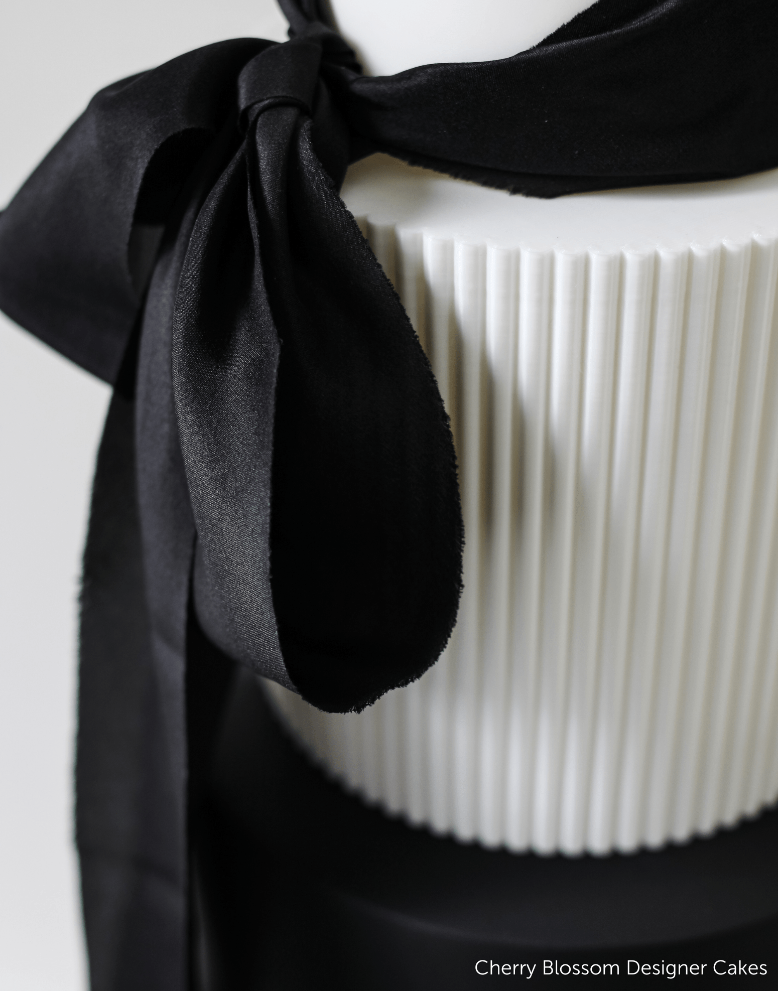 Round Reeded Cake Separator - Prop Options