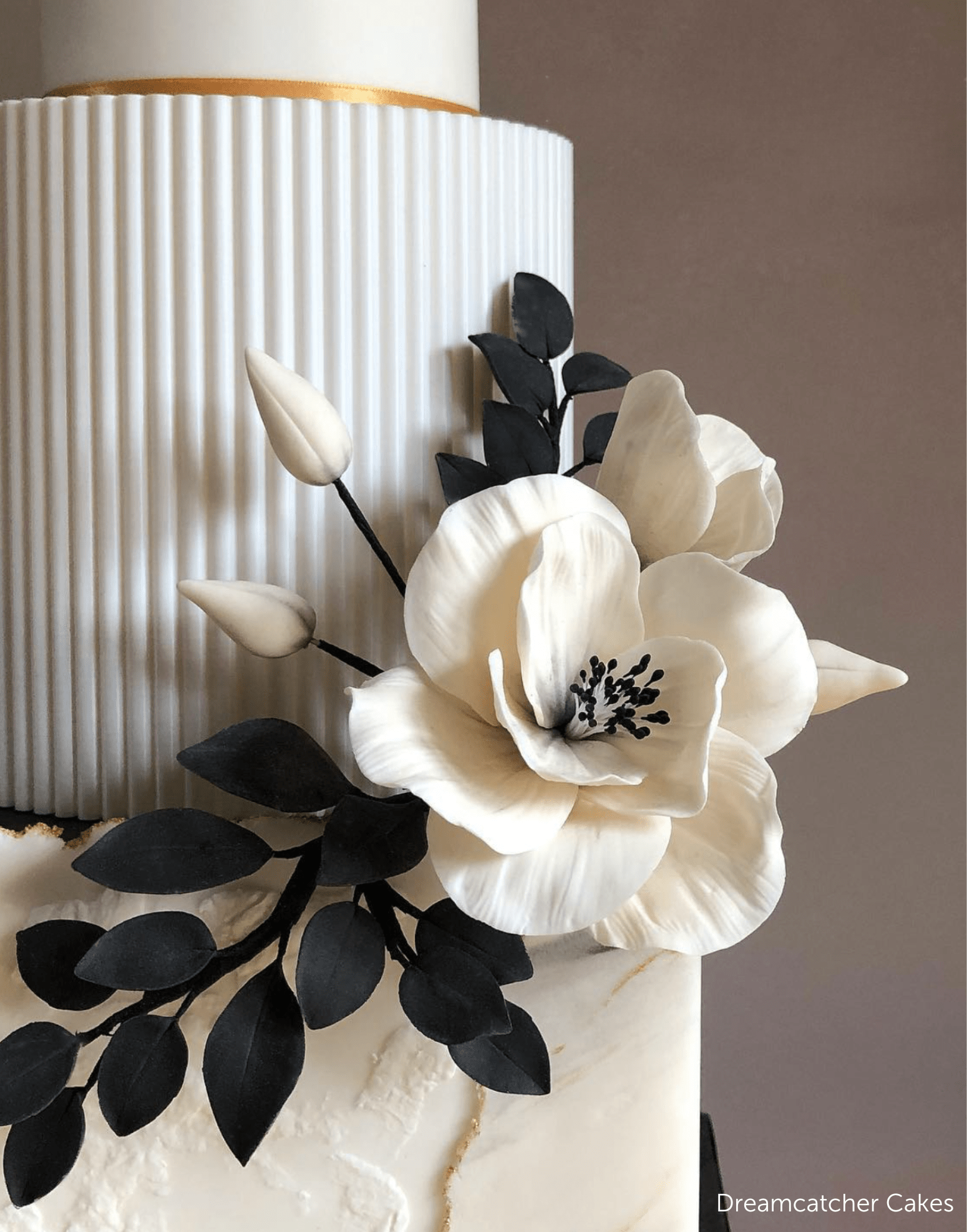 Round Reeded Cake Separator - Prop Options