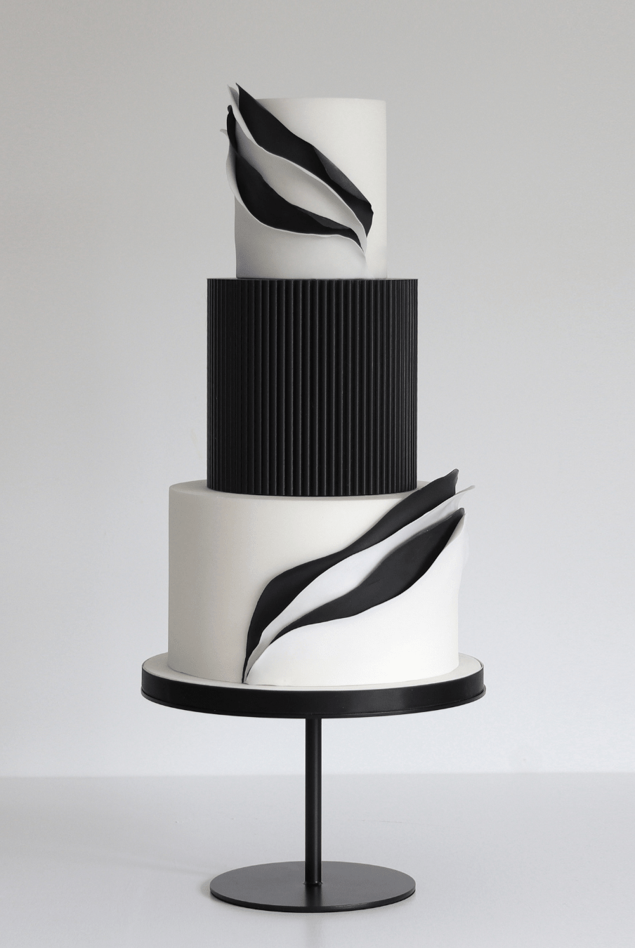 Round Reeded Cake Separator - Prop Options