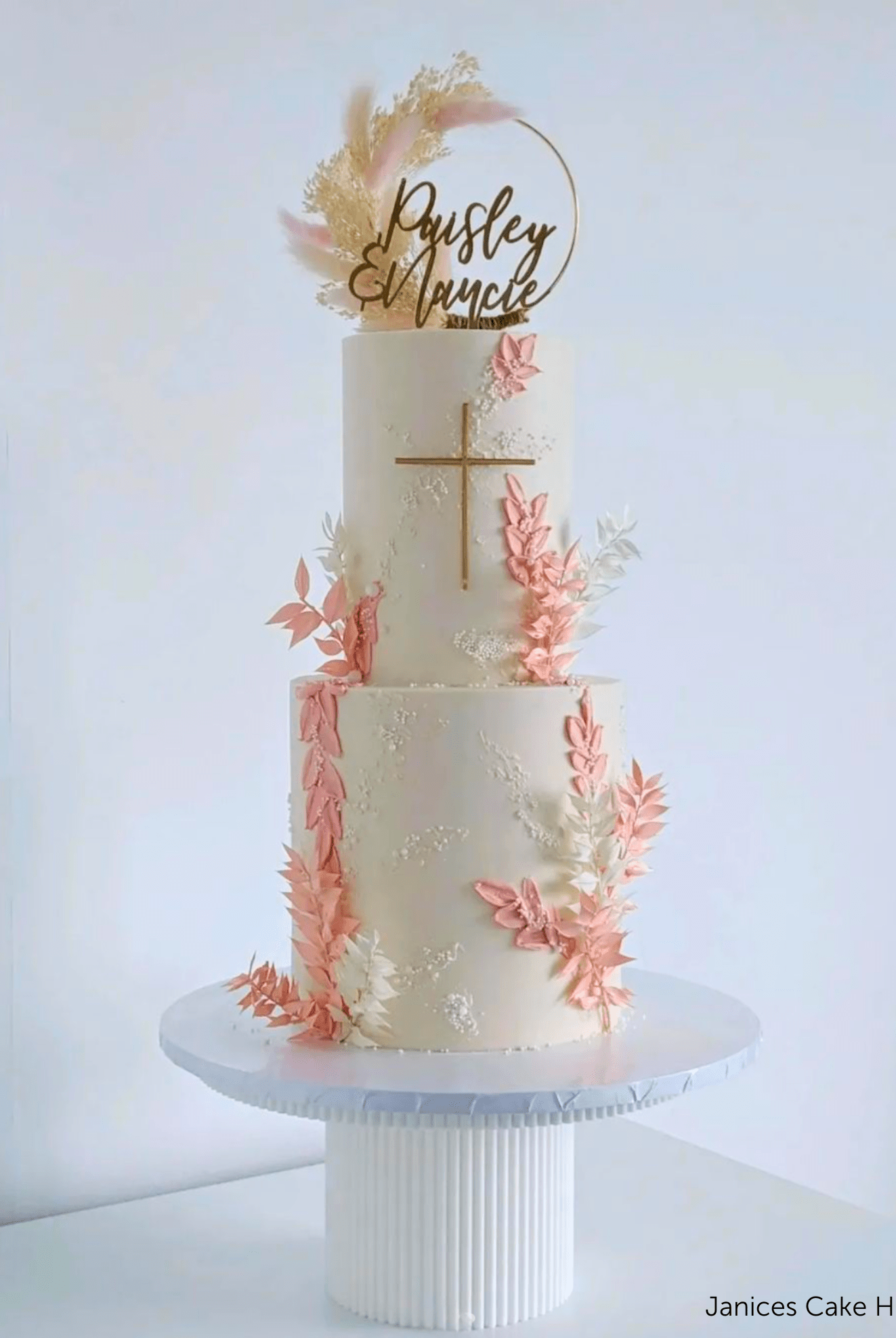 Round Reeded Cake Stand - Prop Options