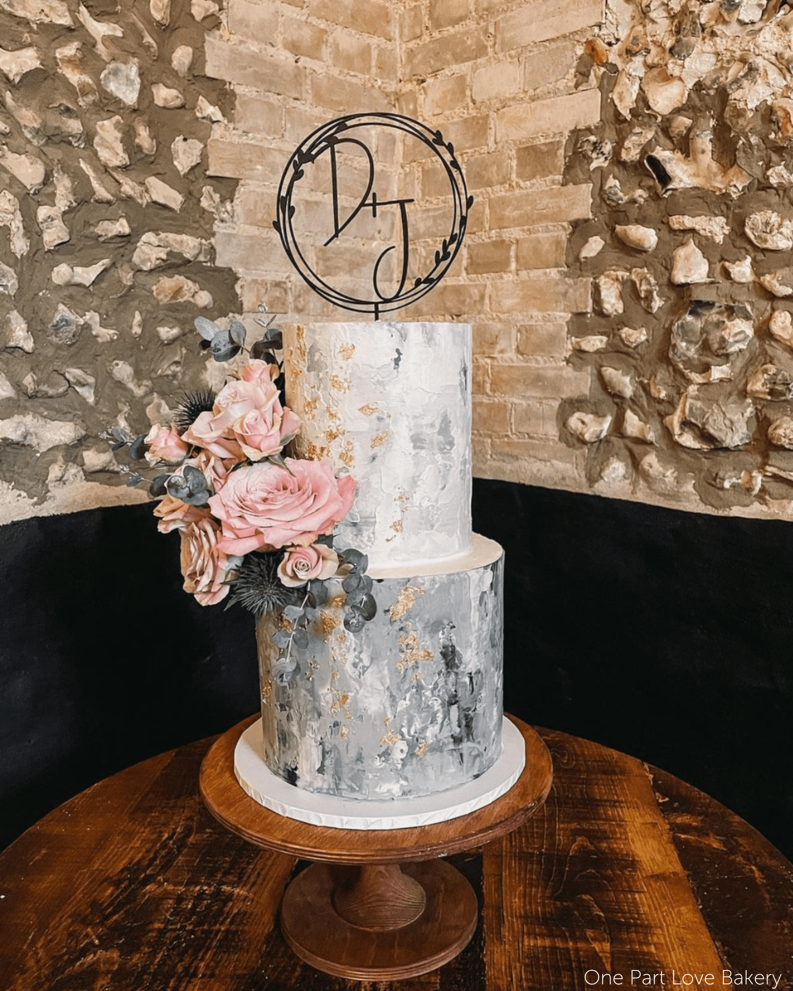 The Hourglass Scandinavian birch stand - Prop Options