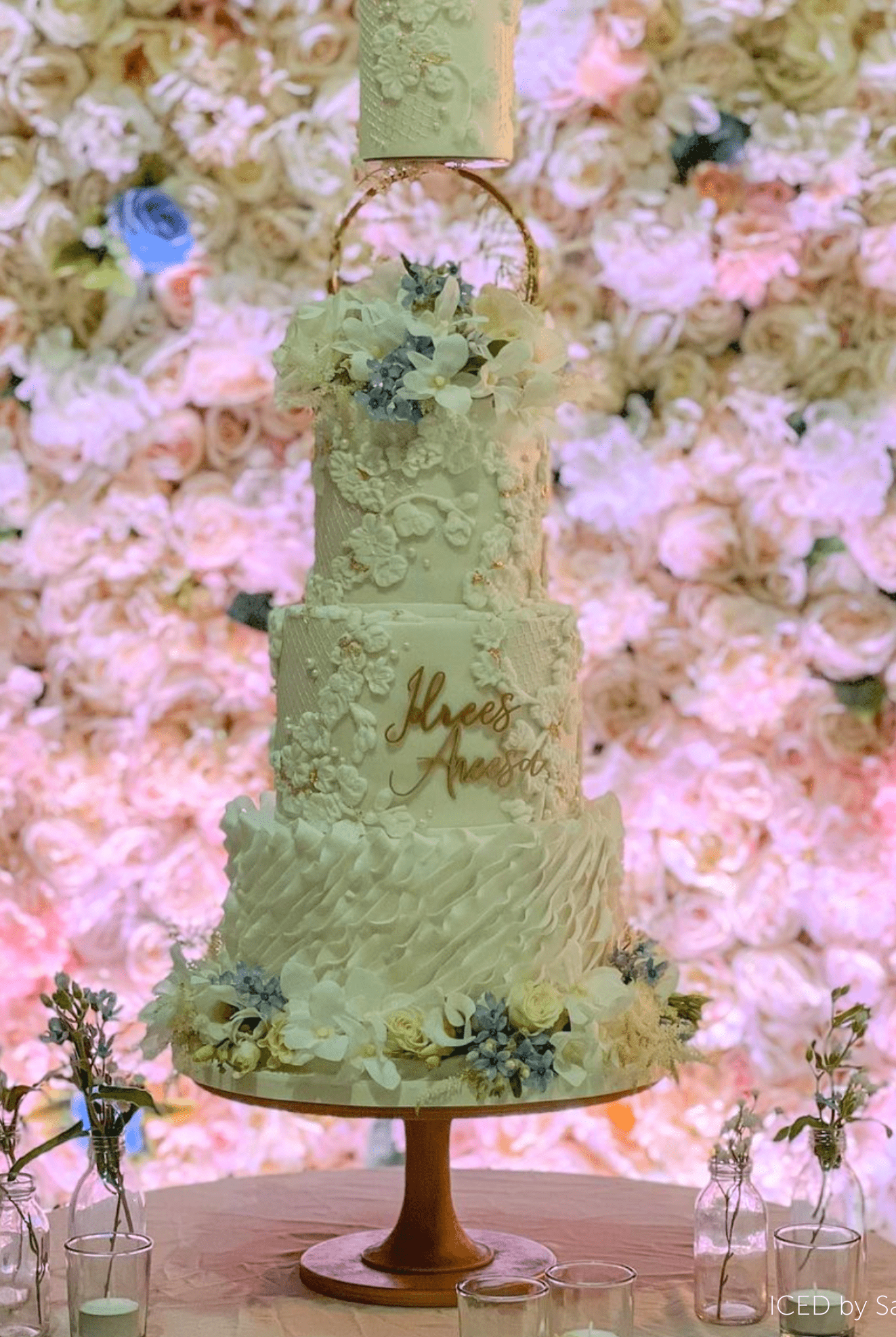 The Hourglass Scandinavian birch stand - Prop Options