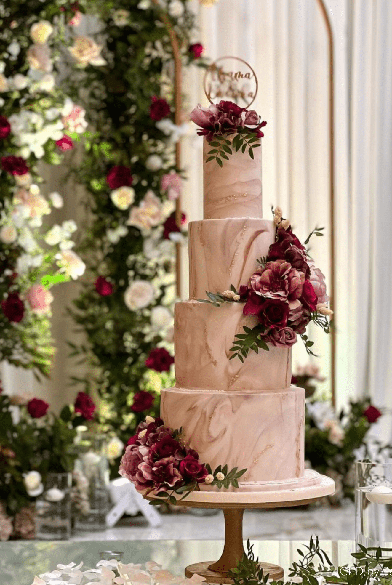 The Hourglass Scandinavian birch stand - Prop Options