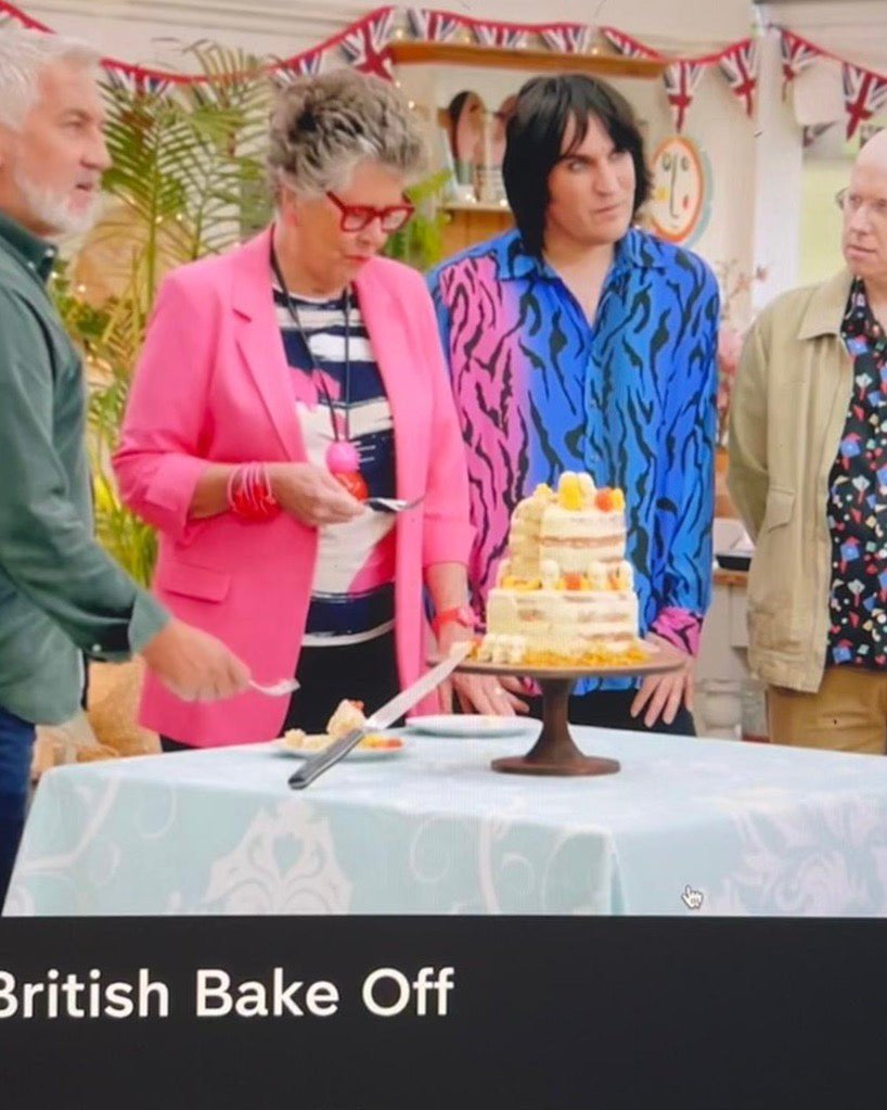 The Hourglass Scandinavian birch stand - Prop Options