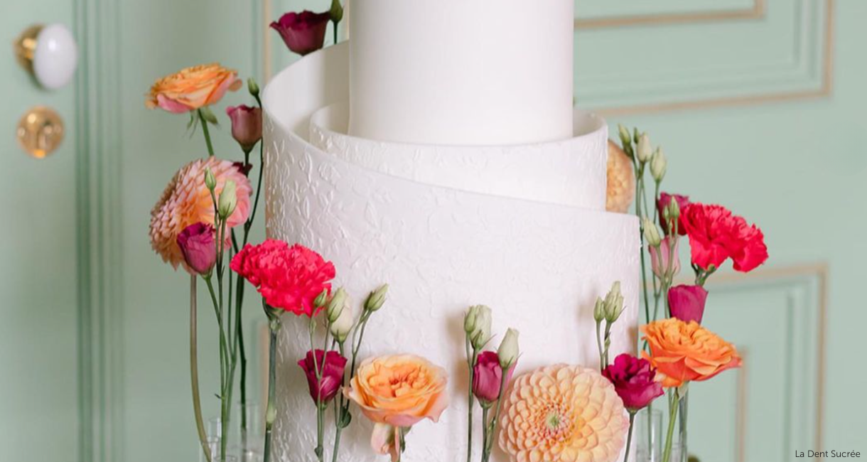 Create Show-Stopping Cake Centrepieces with Prop Options