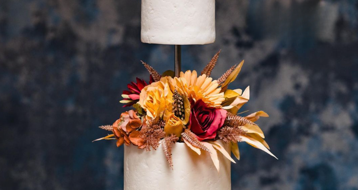 Autumn Botanical Wedding Cakes: Foliage, Form and the Stands That Support Them