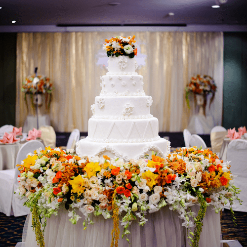 How to Style a Cake Table | Prop Options