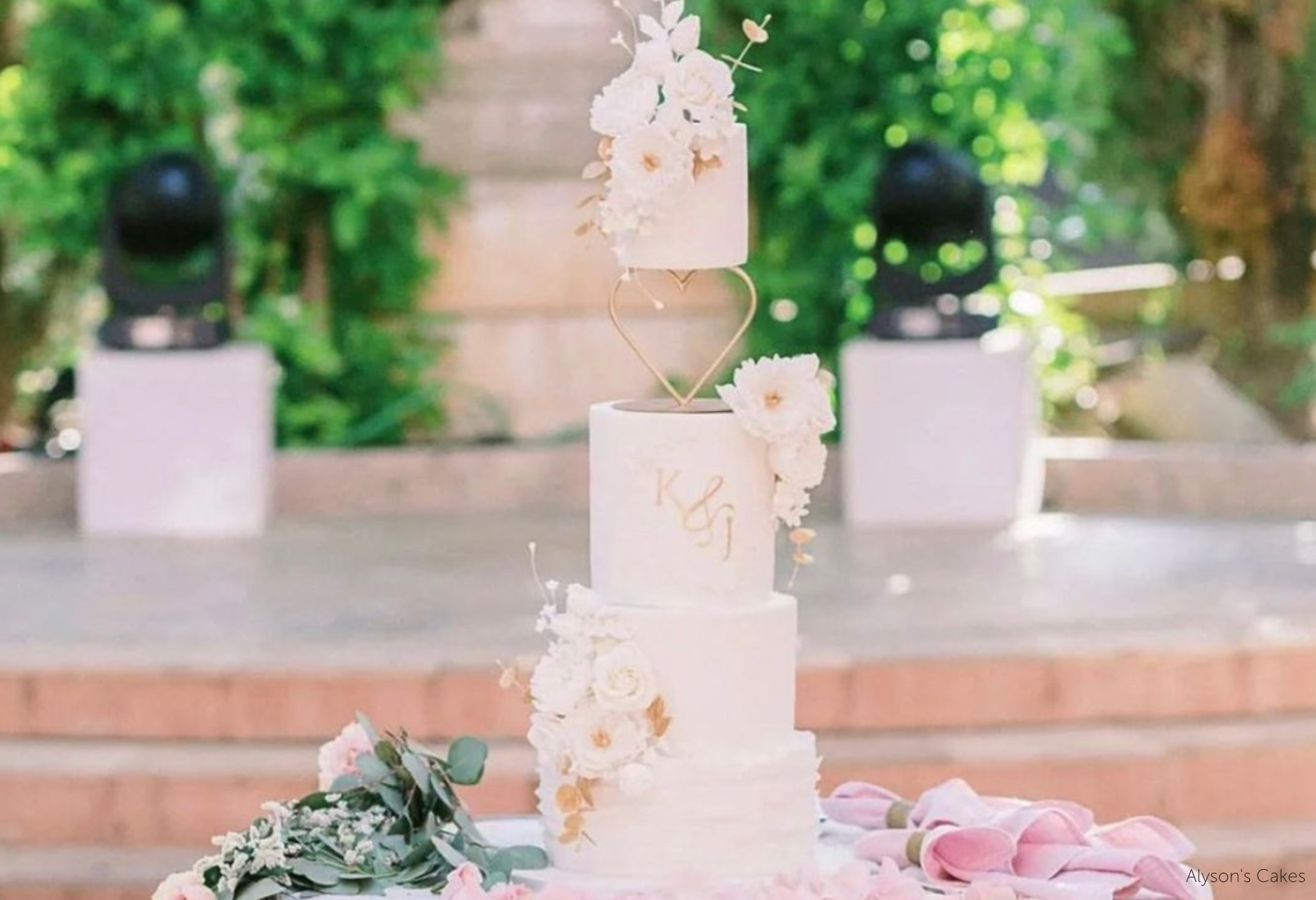 DIY Floral White Wedding Cake Separators | Good Morning 🌹🌹🌹 It's been a  few weeks since the last #caketutorialtuesday...😁😁😁 For this week's  #CakeTutorialTuesday let's create some DIY Floral Cake... | By Stemmac Cakes  | Facebook