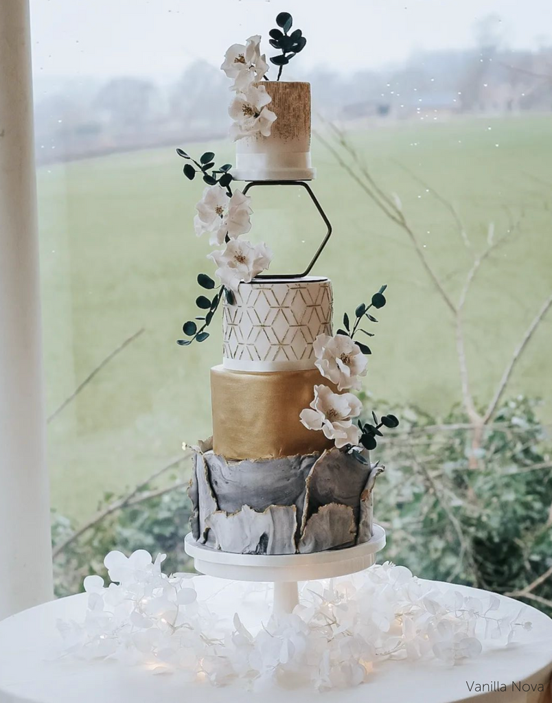 Glass slipper cake separator shoe, LED wedding cake divider chandelier –  Crystal Wedding uk