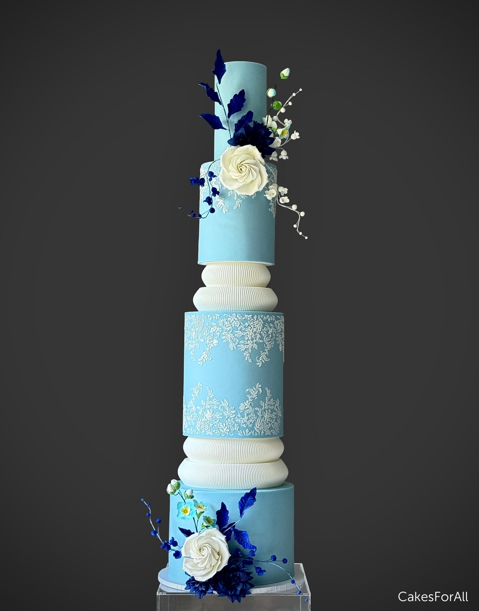 The Ola Spacer reeded modular cake separator, Prop Options x CakesForAll