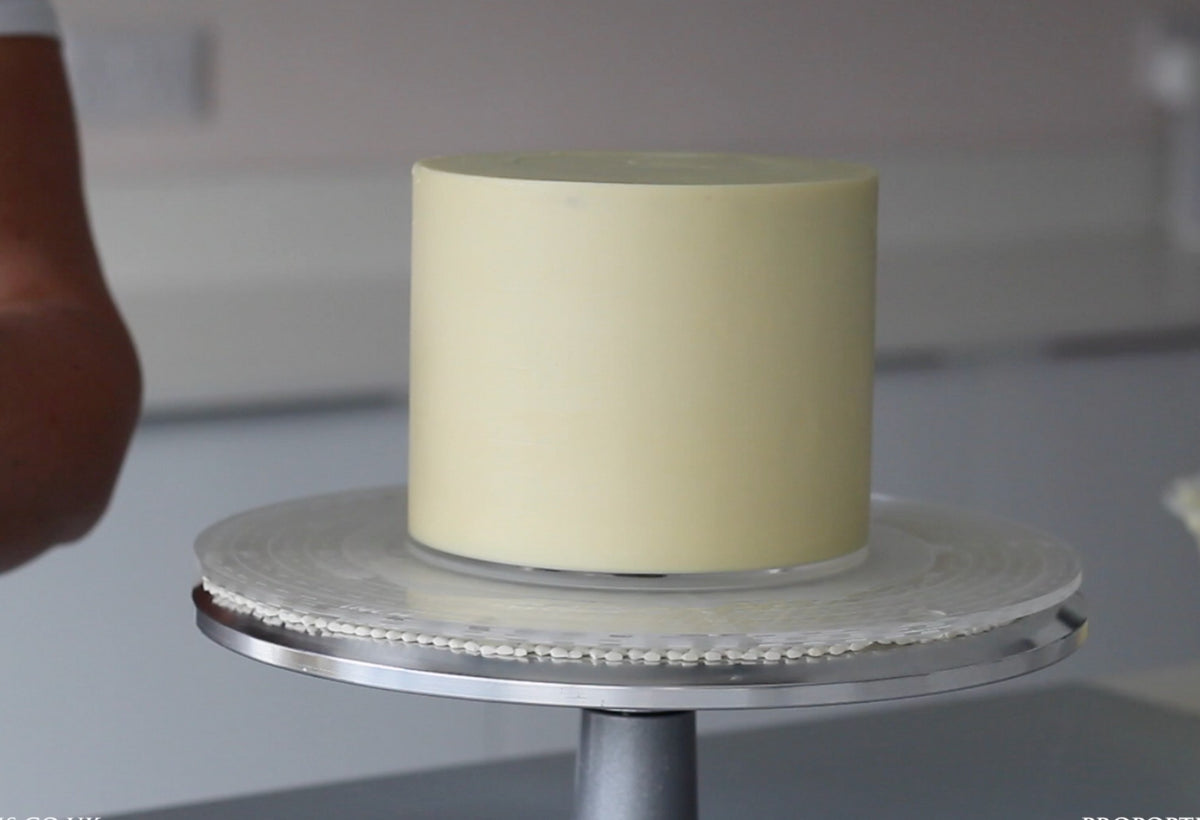 How to Decorate a Real Cake with the Cake Compass – Prop Options