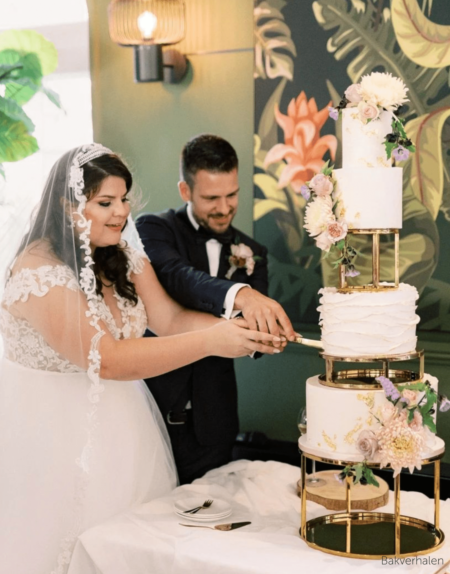 PropBundles - Set of Two - 6" & 10" Round Metallic Cake Separators and Stands - Prop Options