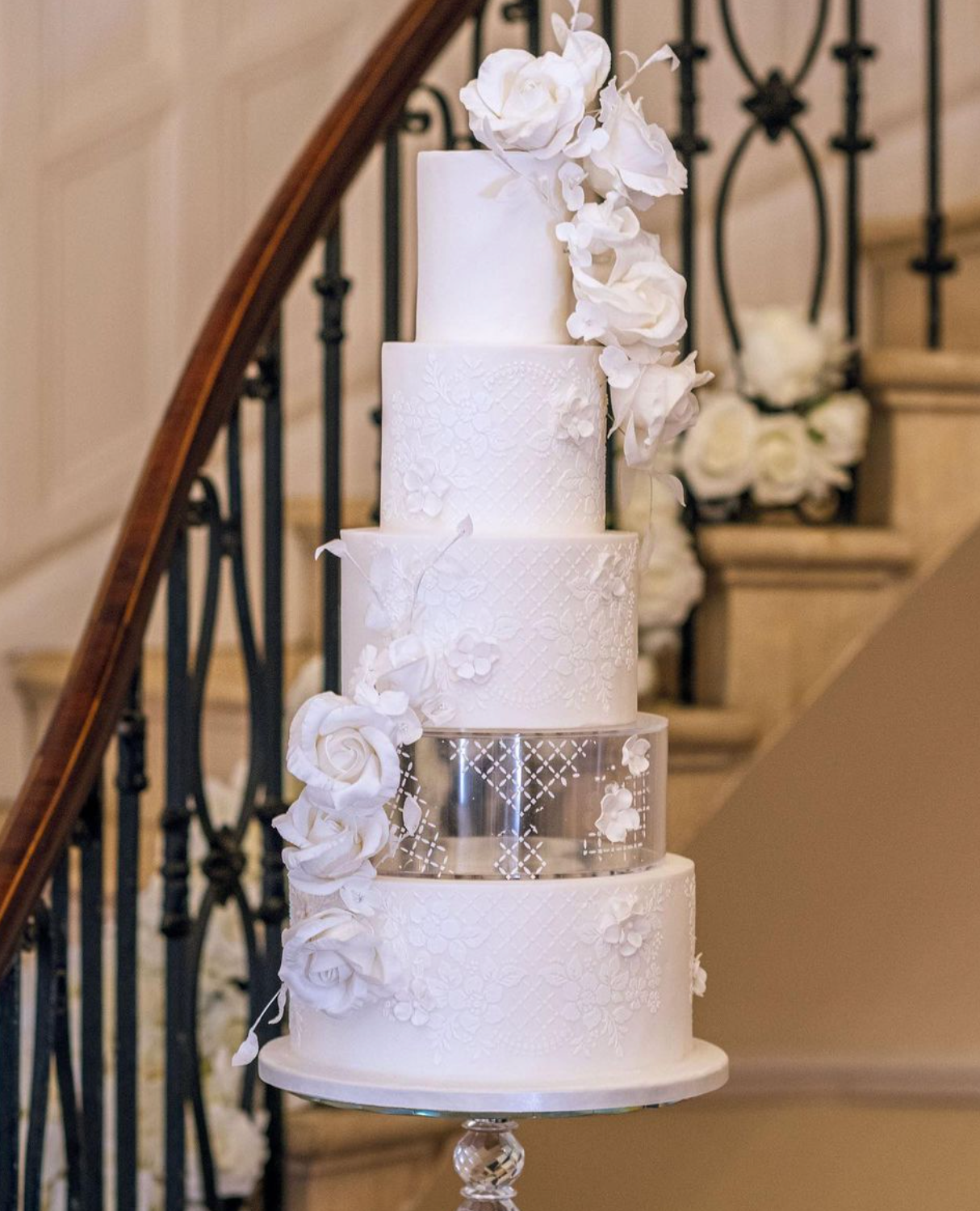 Clear wedding cake sales stand