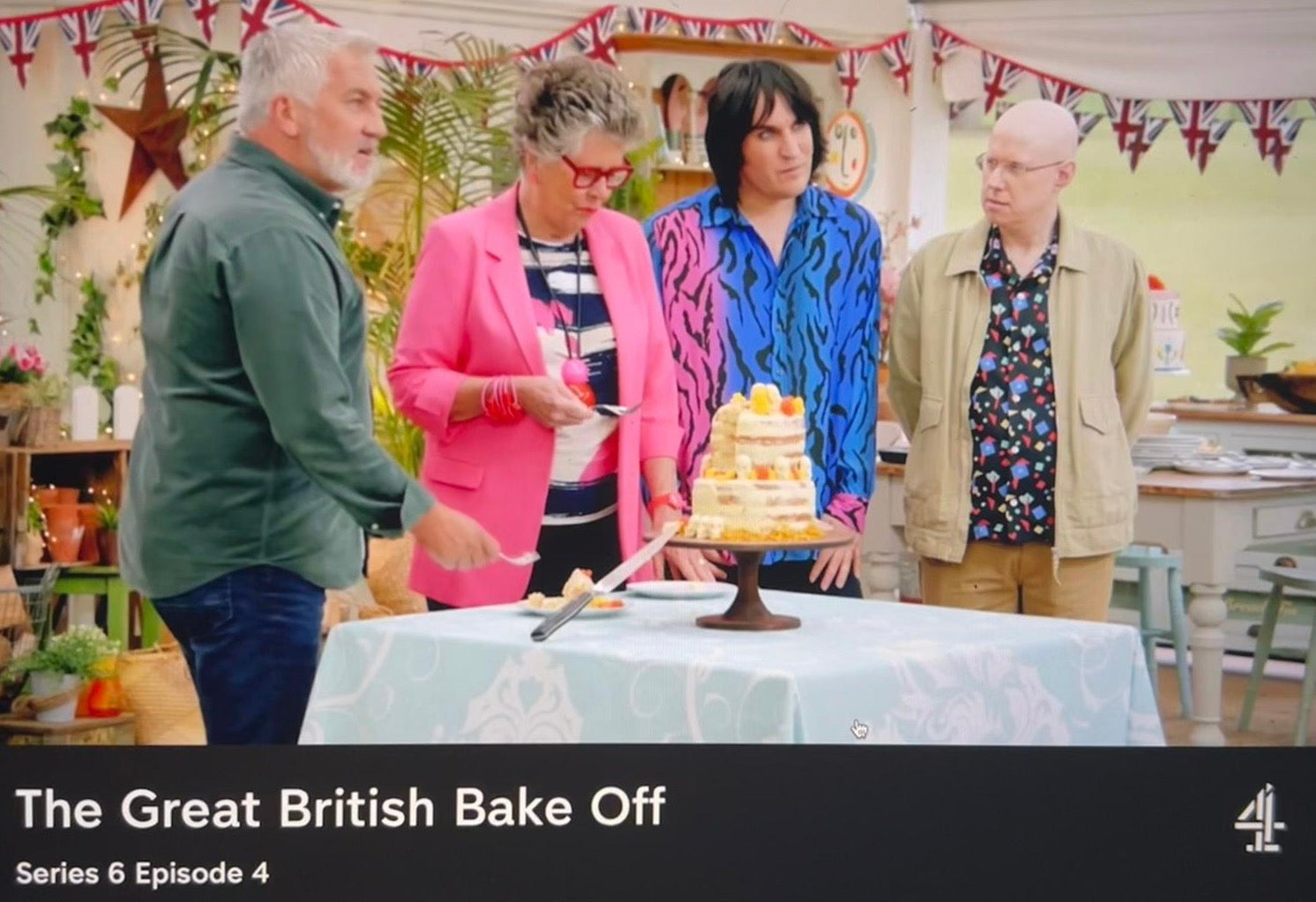 The Hourglass Scandinavian Birch Cake Stand on The Great British Bake Off - Prop Options